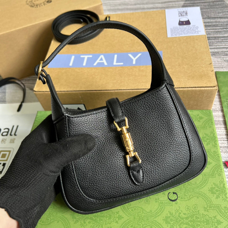 Handle and strap detail of elevated everyday-luxe women's handbag – women's everyday handbag