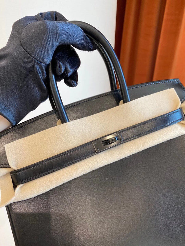 Interior view of streamlined premium bag