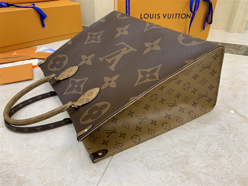  Tailored crossbody bag front view 25