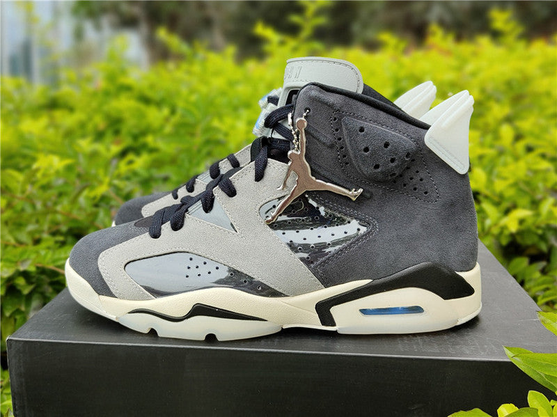 Nike Men's & Women's Designer Street Sneakers — Style 182 angle view