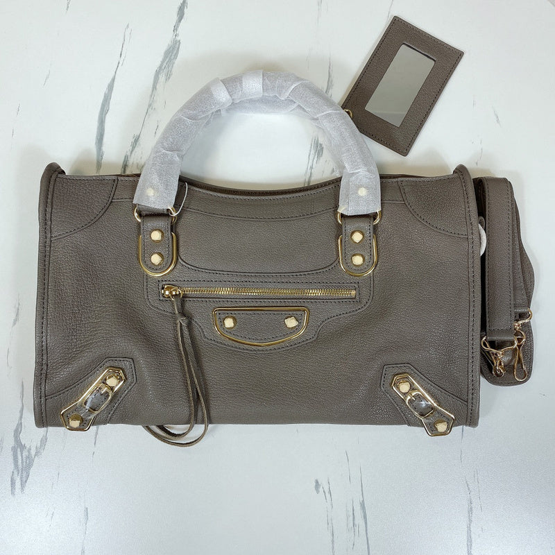 Zivas Charm Timeless Appeal Fashion Handbag (Refined Modern Silhouette) – Styled Look