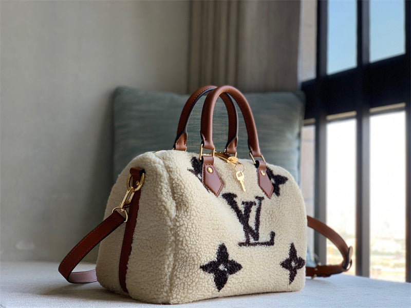 clean-lined carryall bag detail view showing craftsmanship