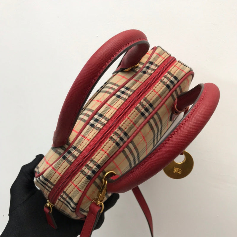 Ziva's Charm handbag – carry view (one versatile size)