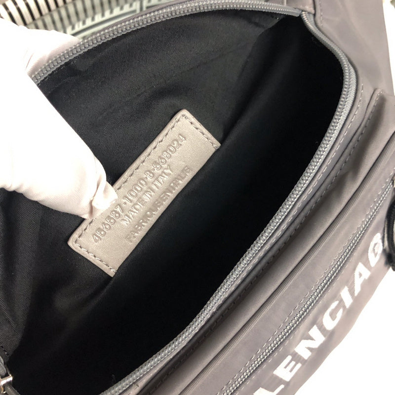 Side profile of polished everyday-luxe women's handbag – women's everyday handbag