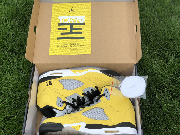 Nike Men's & Women's Iconic Street Trainers — Style 107 front view