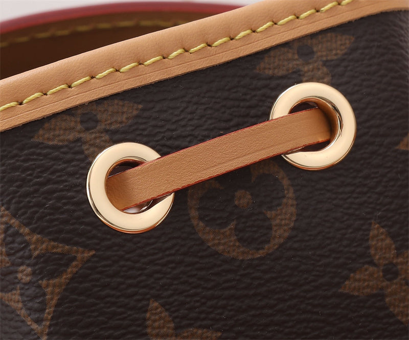  tote bag interior and compartment view 9