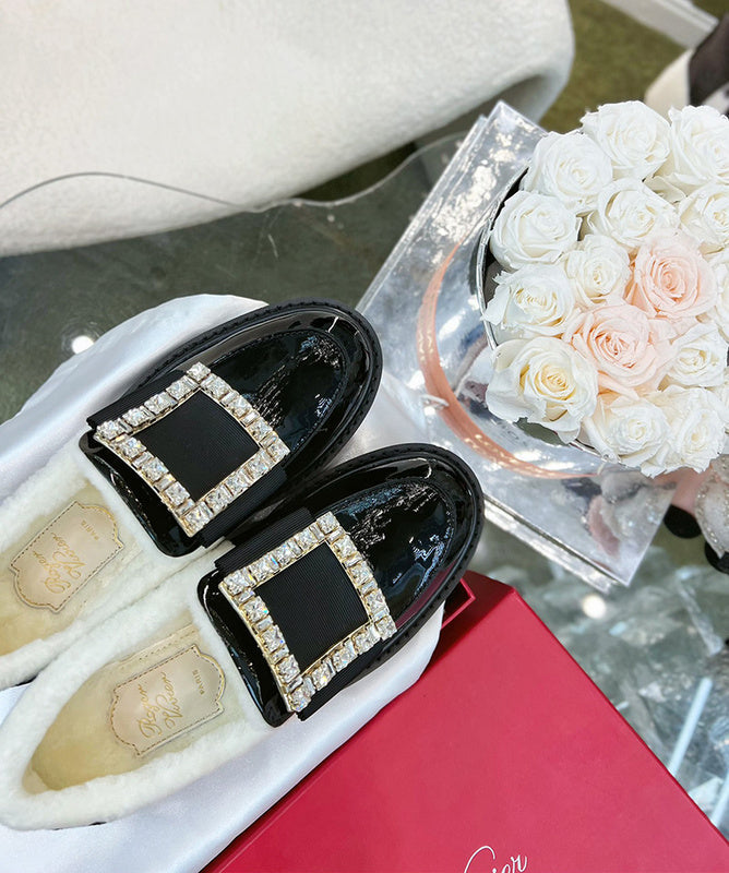 Front view of Roger Vivier luxury piece style No.087