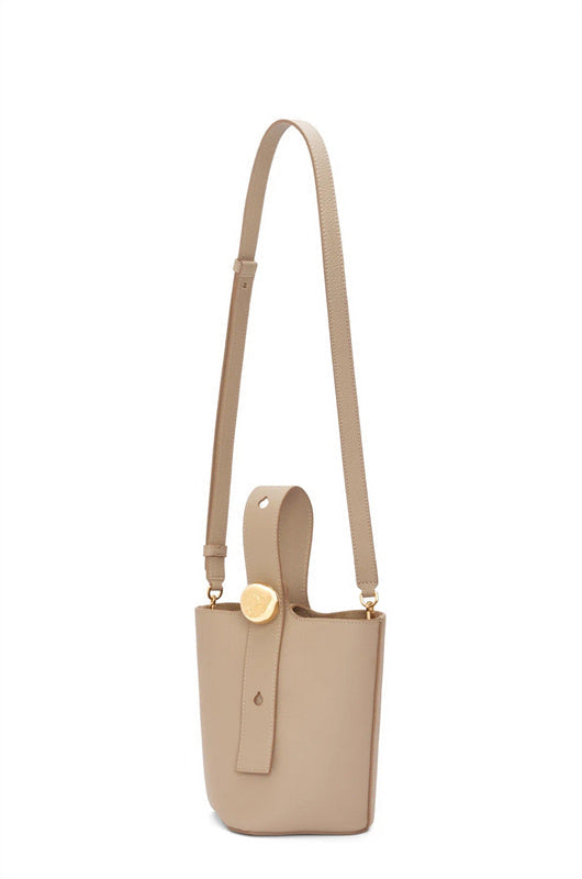 Ziva's Charm handbag – close-up view (16cm*16cm*19.5cm)