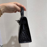  minimalist everyday bag detail view showing craftsmanship 20