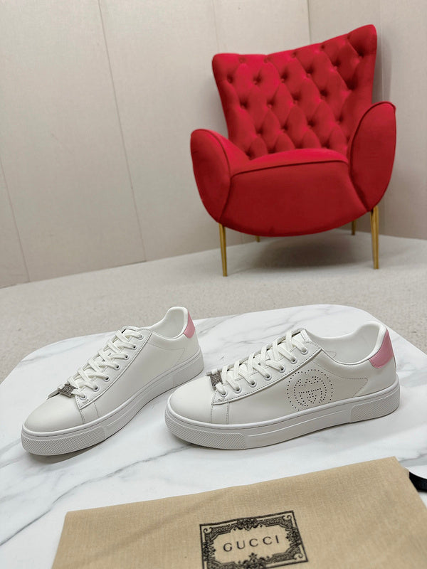 Gucci clean off-white luxury sneakers view 5 padded collar comfort