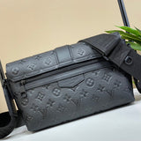  Refined top-handle bag carried on shoulder