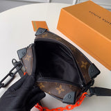 Handle and strap detail of refined signature women's handbag – women's statement bag