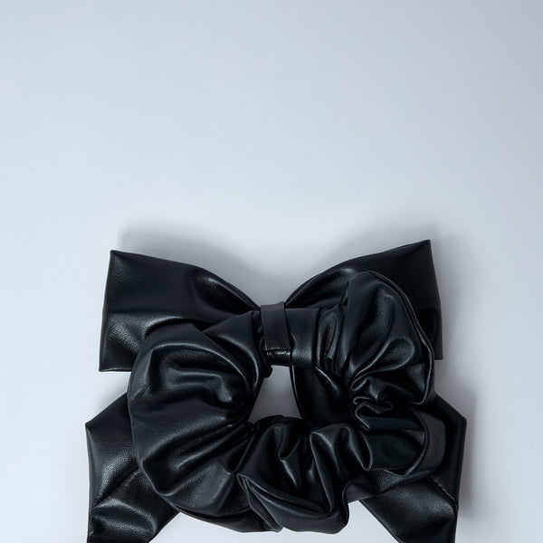 Balenciaga Accessories? Balenciaga Women Leather Logo Hardware Scrunchie Luxury Designer Fashion Accessory