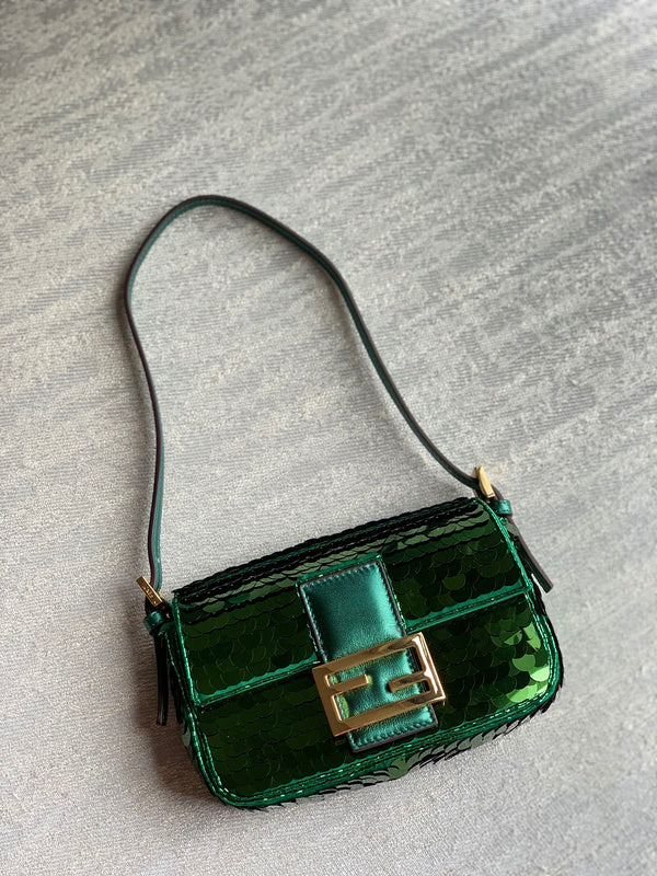 Ziva's Charm handbag – back view (19.5cm*5cm*11cm)