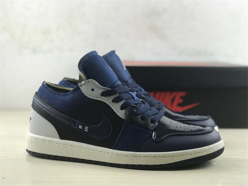 Nike Casual sneakers in classic monochrome heritage-inspired look front view