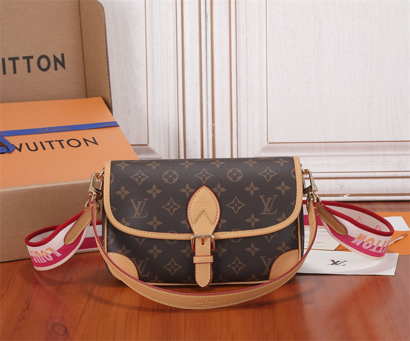  Graceful shoulder bag front view
