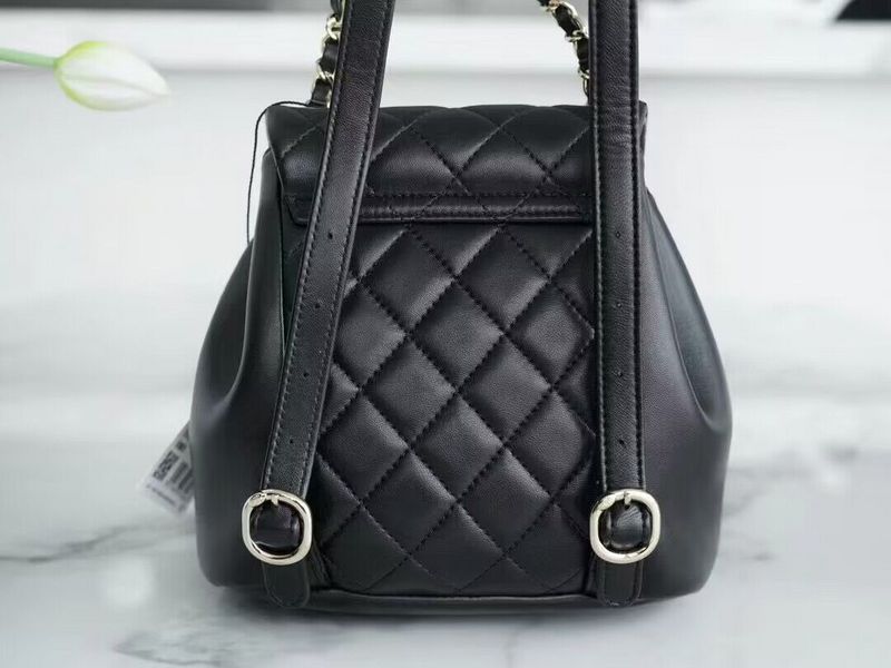  handbag, compact everyday style, image 4