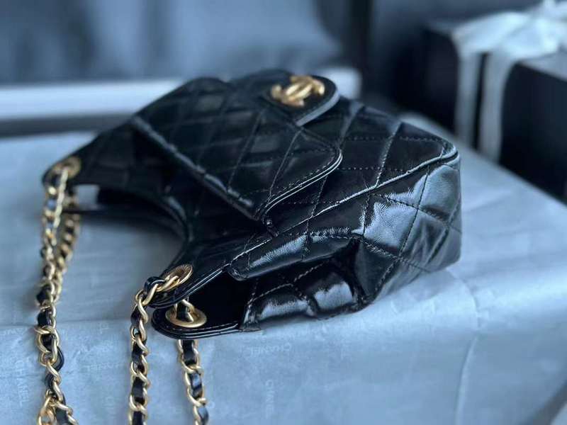 Zivas Charm Sleek Silhouette Everyday Handbag (Elevated Daily Companion) – Close-Up Detail