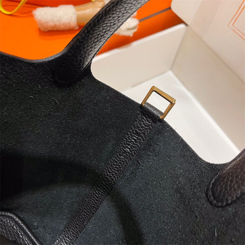  everyday bag interior and compartment view 21