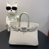  timeless everyday bag styled with outfit