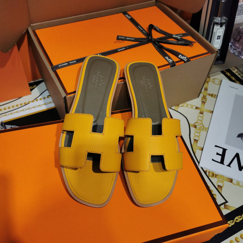 Hermès Black Espadrille Wedge Sandals - Detail Shot of Craftsmanship