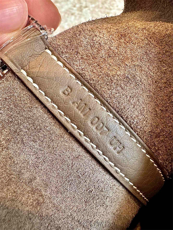  modern shoulder bag styled with outfit 18