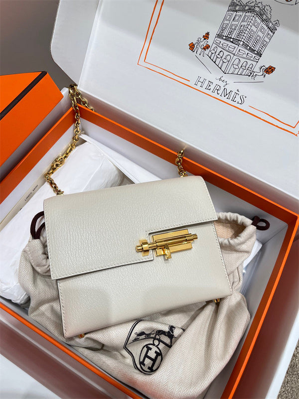  everyday bag interior and compartment view 9