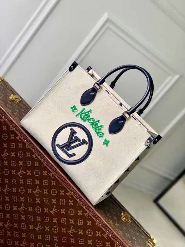 Close-up detail of everyday-luxe elevated women's handbag – women's statement bag