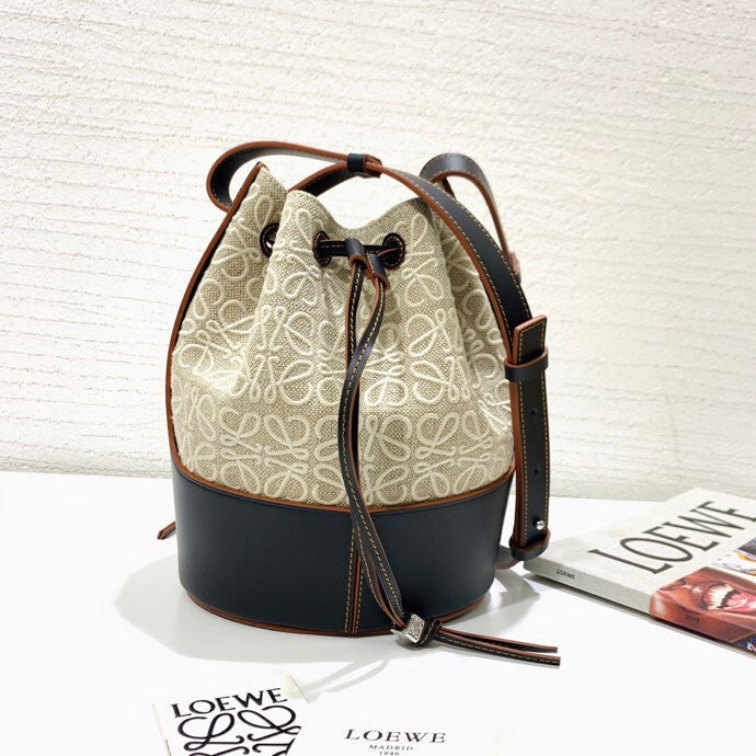 Ziva's Charm handbag – side angle view (18cm*25cm*13.5cm)