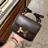  chic satchel detail view showing craftsmanship 20