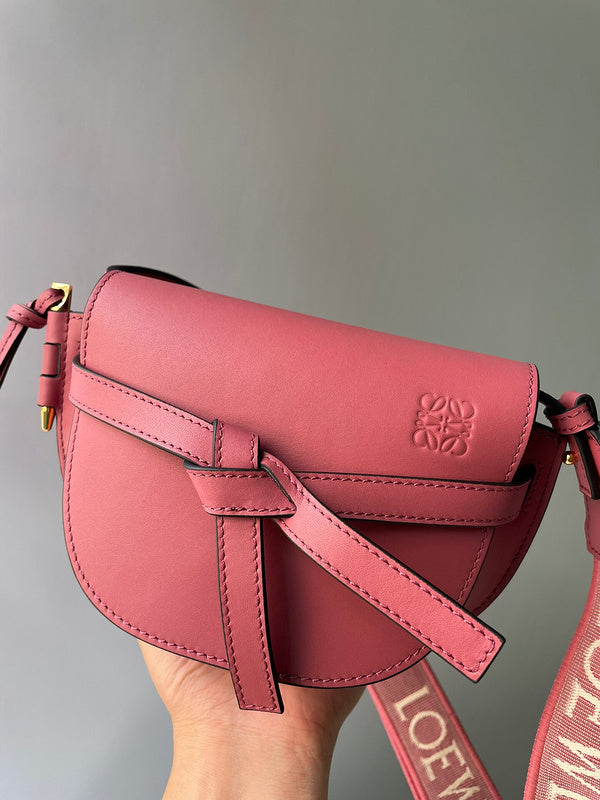 Ziva's Charm handbag – lifestyle view (12.5cm*21cm*9.5cm)