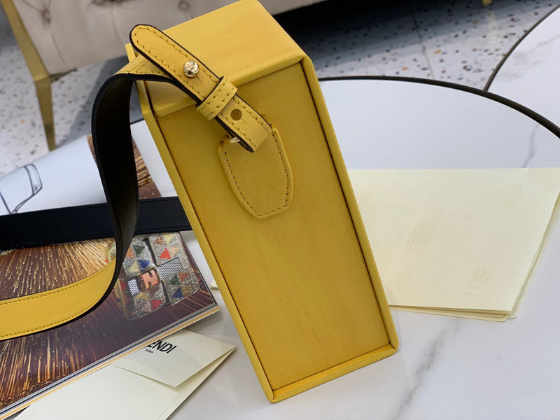 Ziva's Charm handbag – product shot (10.5cm*17cm*7cm)