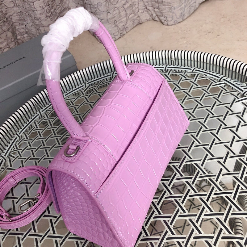 Handle and strap detail of statement modern women's handbag – women's luxury accessory