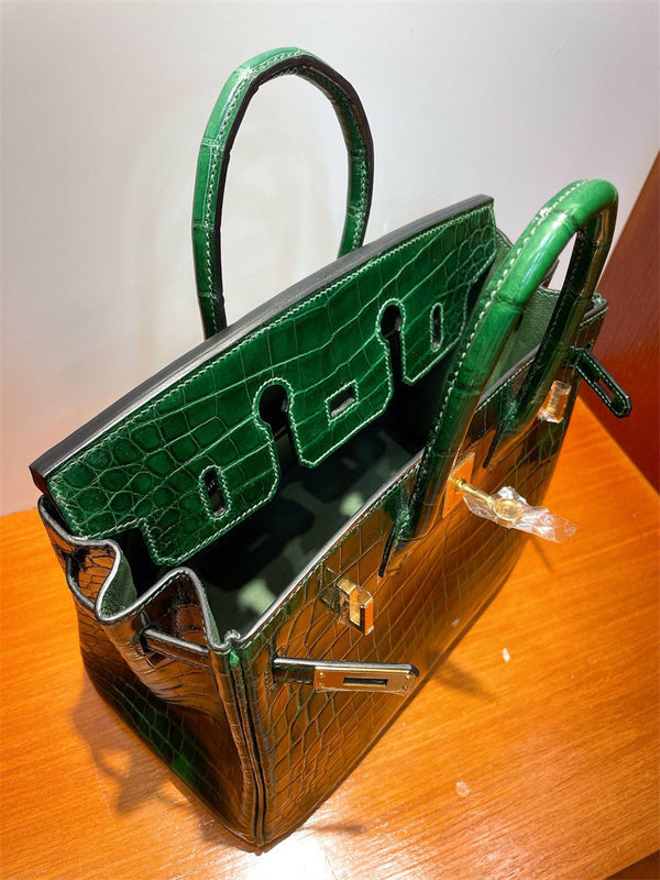  everyday top-handle bag detail view showing craftsmanship 8
