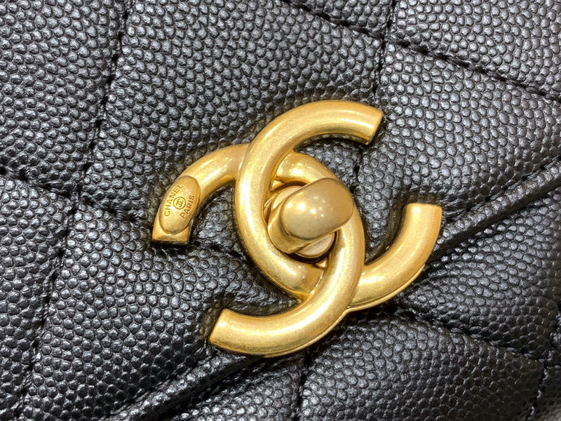  women's handbag, versatile design, view 3