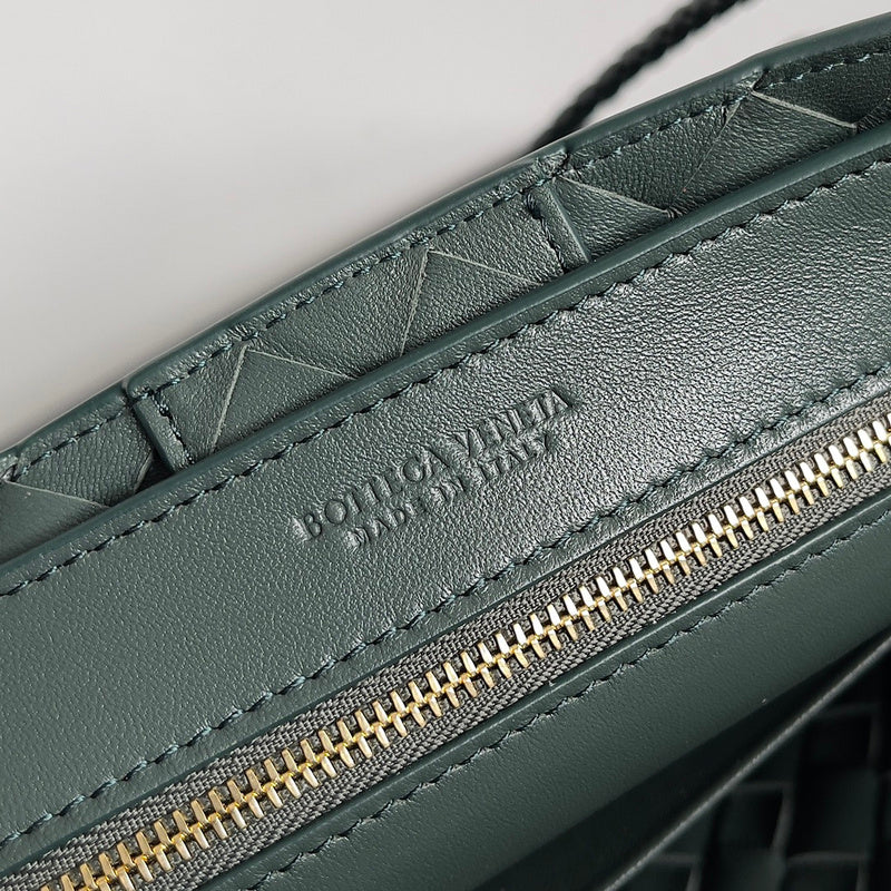 Sleek Premium PU Leather Handbag - Statement Silhouette | Women's Luxury Handbag #1563 - hardware and detail close-up (image 5) of designer-inspired handbag