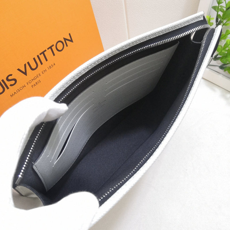 Top view of everyday-luxe polished women's handbag – women's everyday handbag