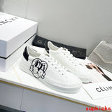 Givenchy shoes Style 044 - close-up of bold signature style
