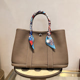  Elegant everyday bag front view