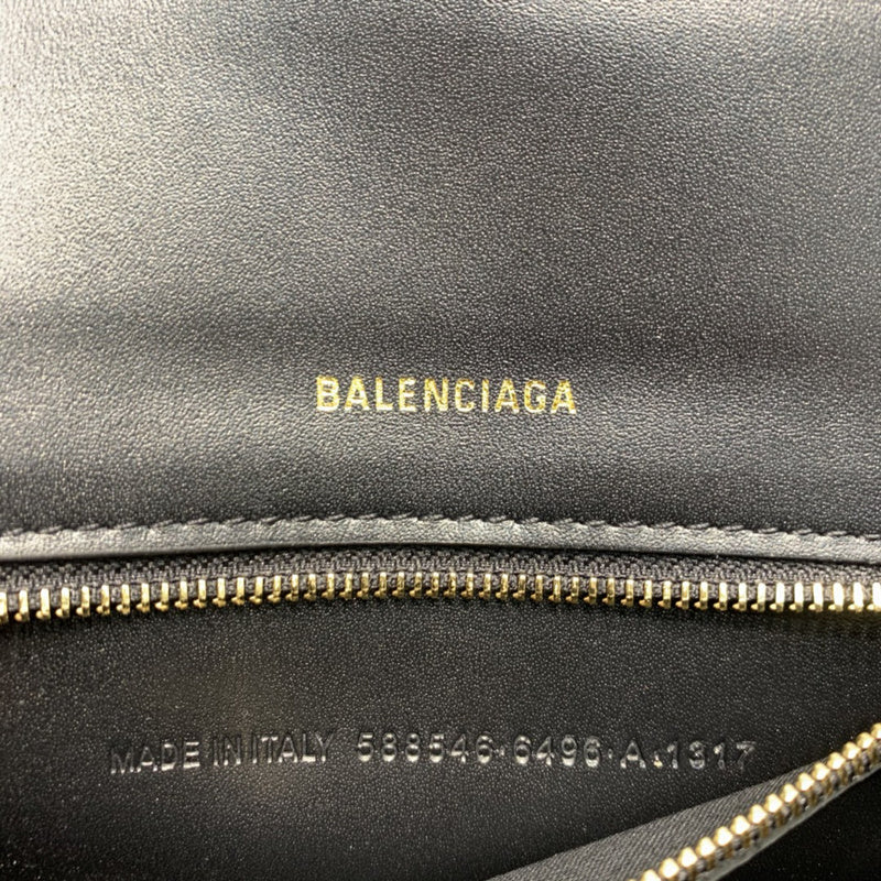 Sleek Premium PU Leather Handbag - Versatile Everyday Design | Women's Premium Handbag #679 - hardware and detail close-up (image 5) of designer-inspired handbag