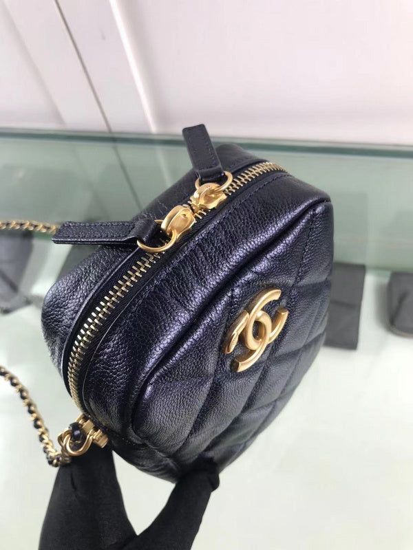 Zivas Charm Understated Luxury Fashion Handbag (Premium Everyday Carry) – Close-Up Detail