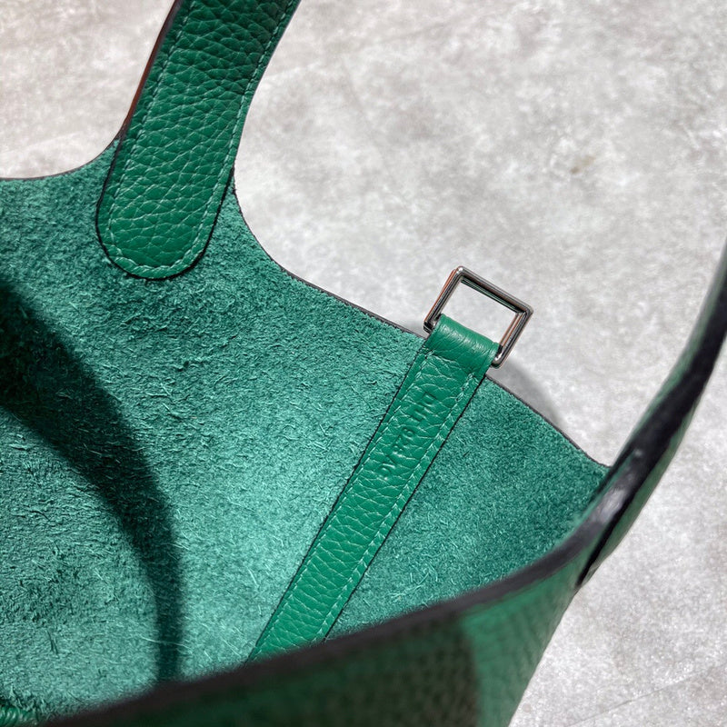Streamlined bag women's premium everyday handbag