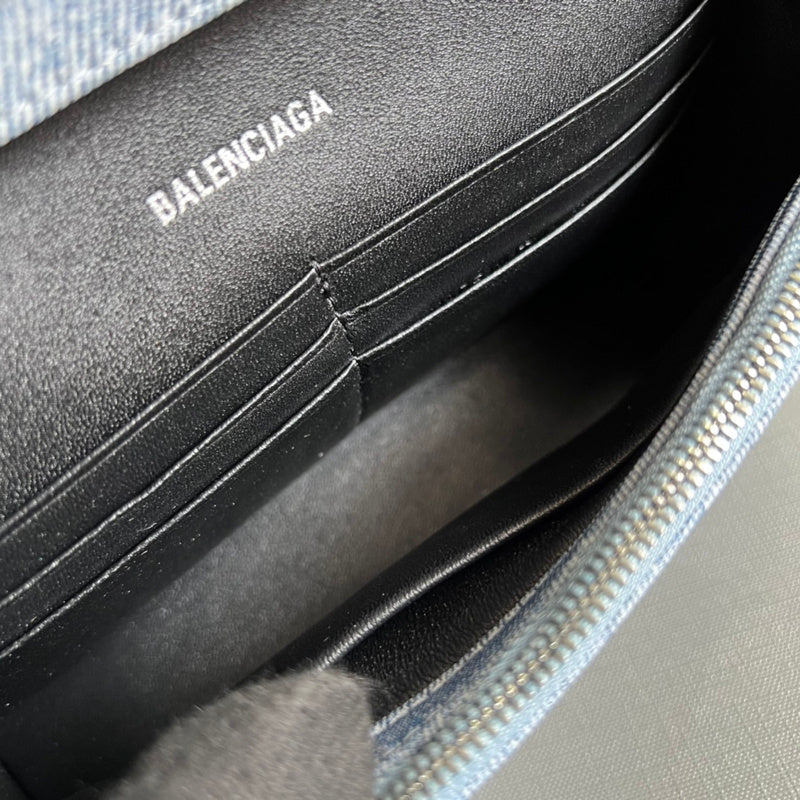 Front view of modern refined women's handbag – women's luxury handbag