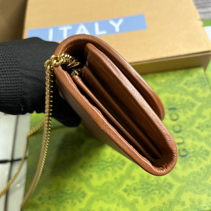 Handle and strap detail of modern sleek women's handbag – women's designer-style accessory