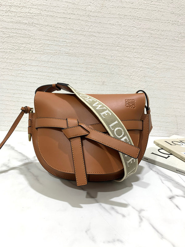 Ziva's Charm handbag – full view (20cm*19cm*11.5cm)