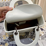 Side profile of premium chic women's handbag – women's designer-style accessory
