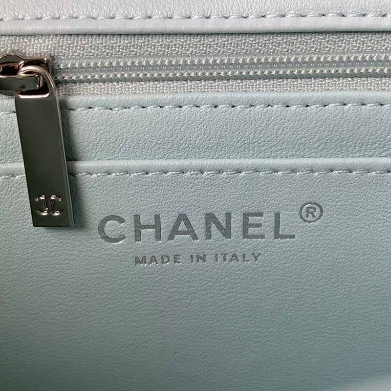  handbag, compact everyday style, image 3