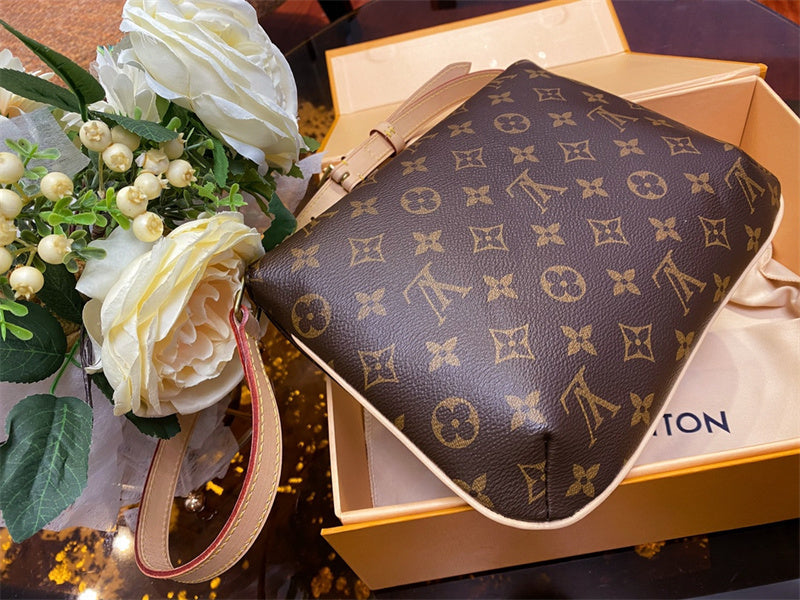  tote bag interior and compartment view 9