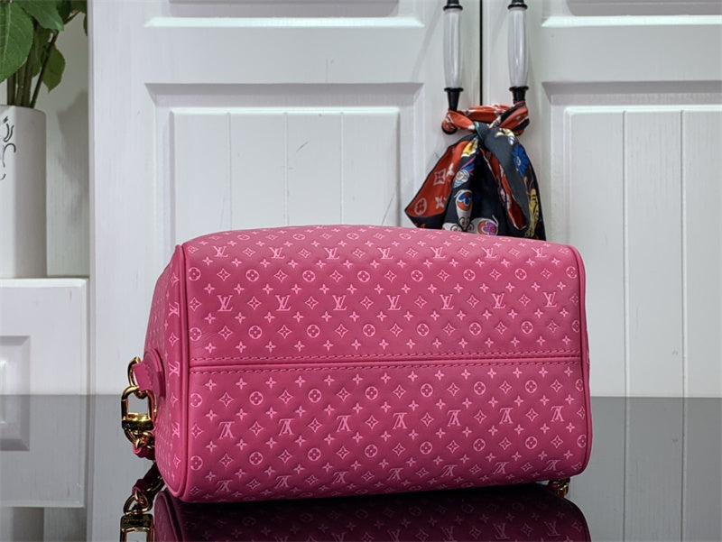  Curated carryall bag front view 7