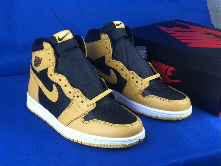 Nike Men's & Women's Premium Low-Top Trainers — Style 145 interior view